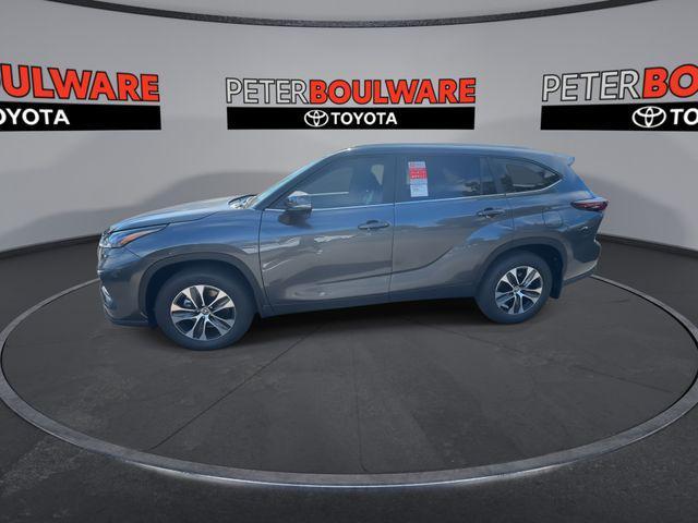 new 2025 Toyota Highlander car, priced at $45,265