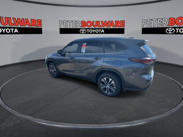 new 2025 Toyota Highlander car, priced at $45,265
