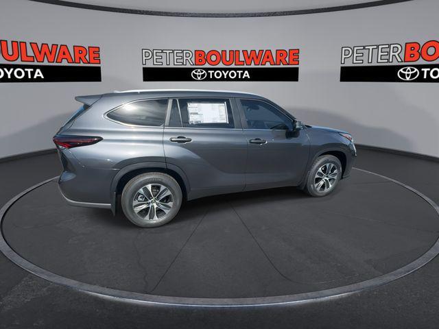 new 2025 Toyota Highlander car, priced at $45,265