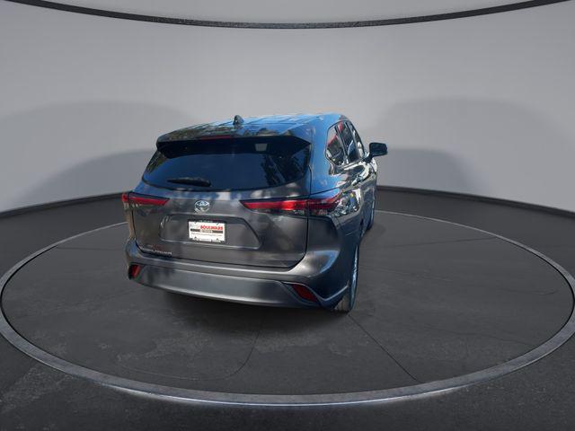 used 2023 Toyota Highlander car, priced at $37,171