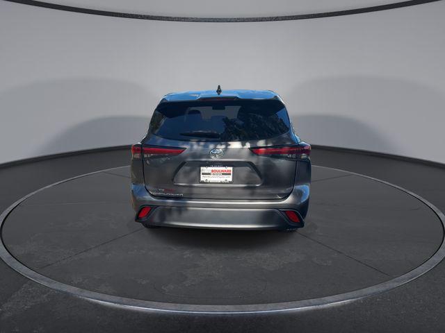 used 2023 Toyota Highlander car, priced at $37,171