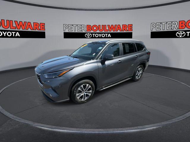 used 2023 Toyota Highlander car, priced at $37,267