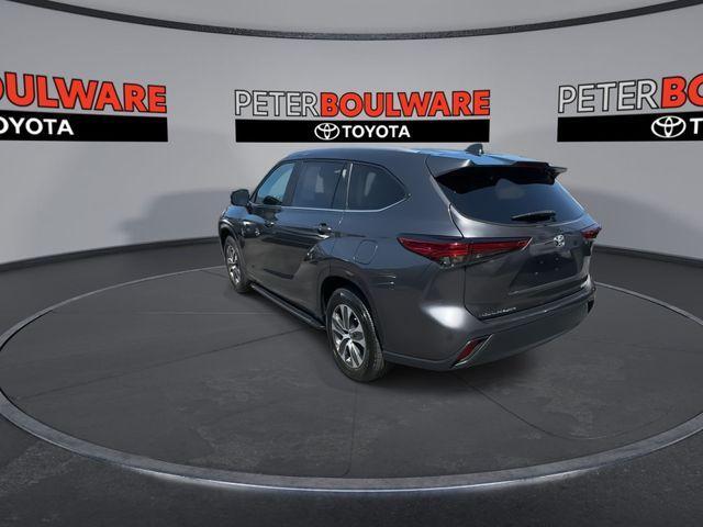 used 2023 Toyota Highlander car, priced at $37,267