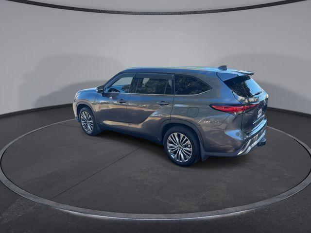 used 2021 Toyota Highlander Hybrid car, priced at $34,809