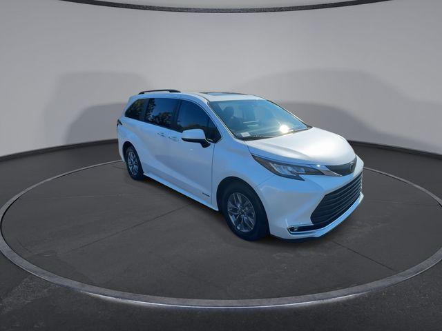 used 2021 Toyota Sienna car, priced at $37,958