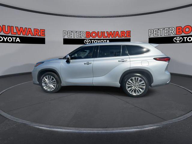 used 2022 Toyota Highlander Hybrid car, priced at $33,695