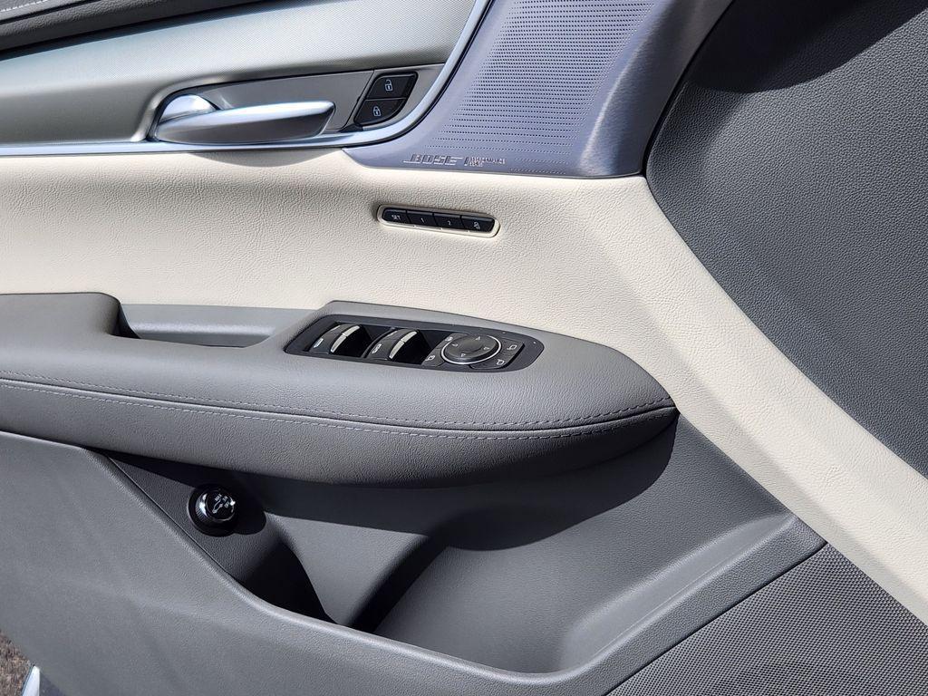 new 2025 Cadillac XT5 car, priced at $57,760