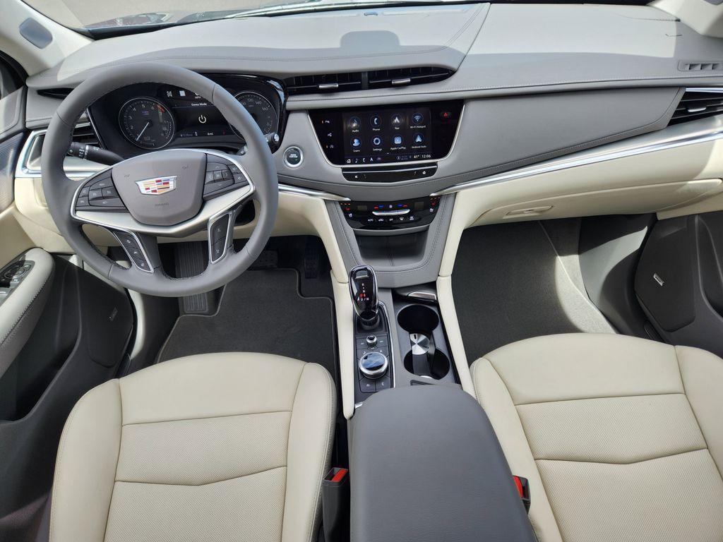 new 2025 Cadillac XT5 car, priced at $57,760