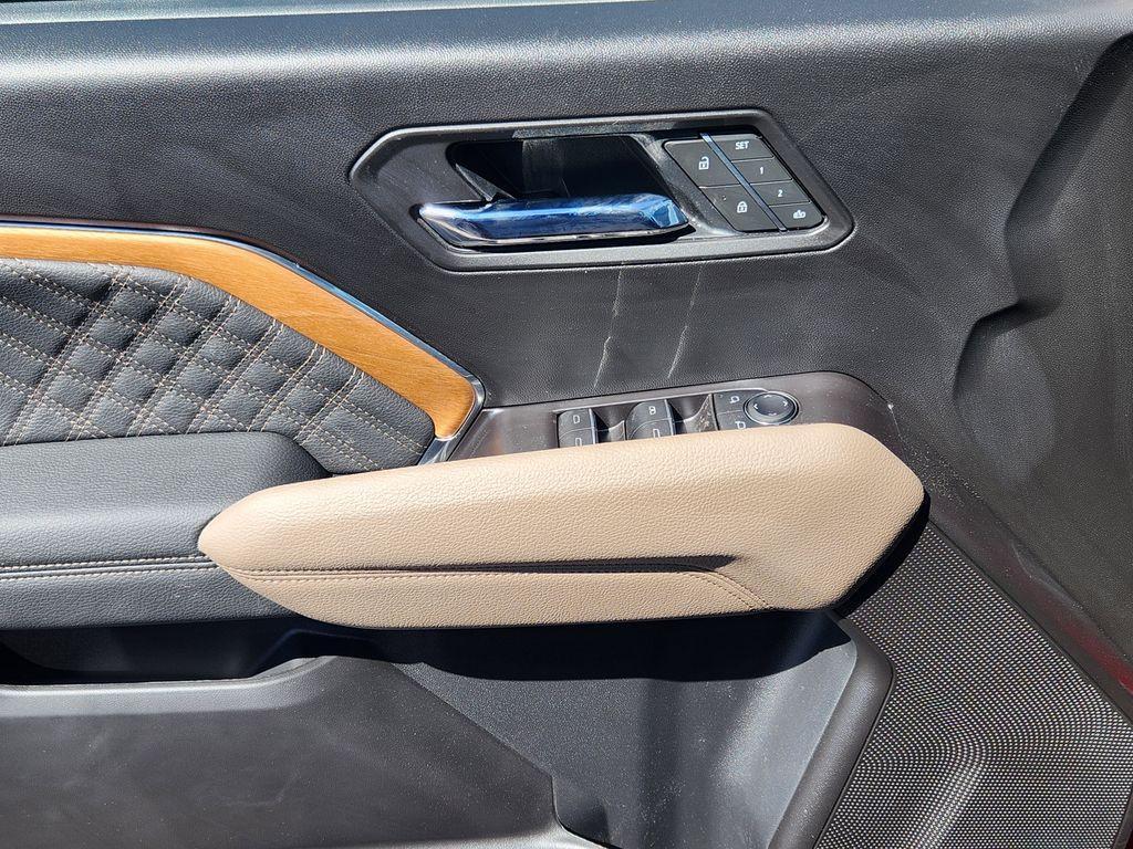 new 2025 GMC Canyon car, priced at $55,785