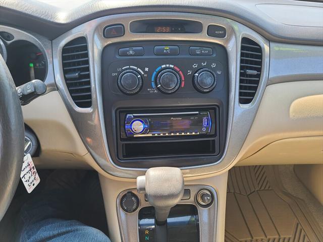 used 2003 Toyota Highlander car, priced at $7,999