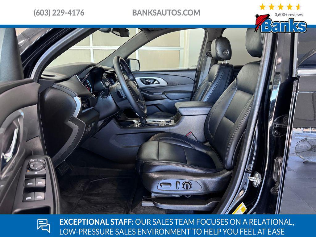 used 2023 Chevrolet Traverse car, priced at $34,987