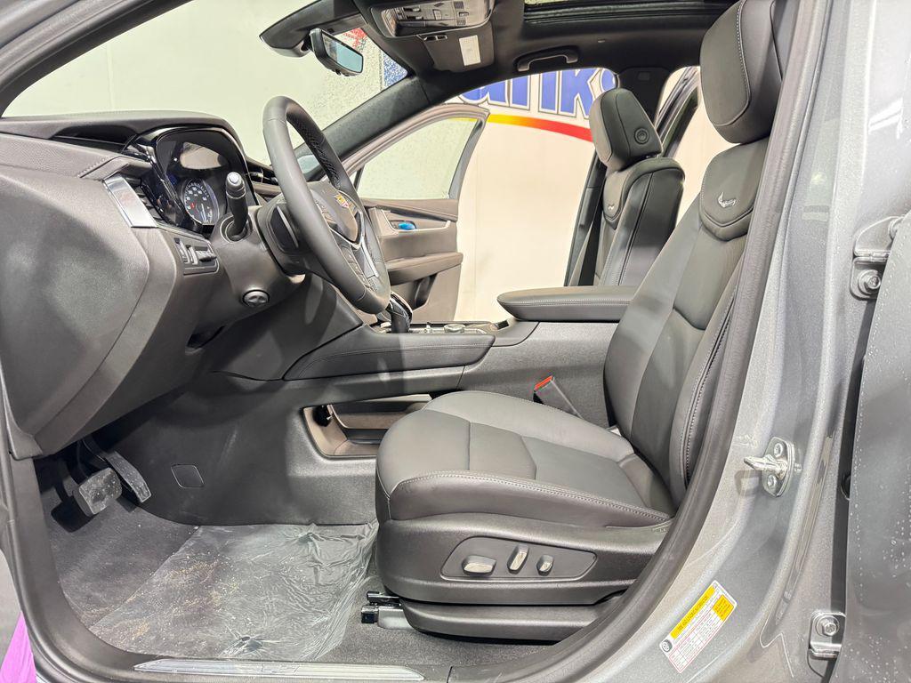 new 2025 Cadillac XT5 car, priced at $57,865