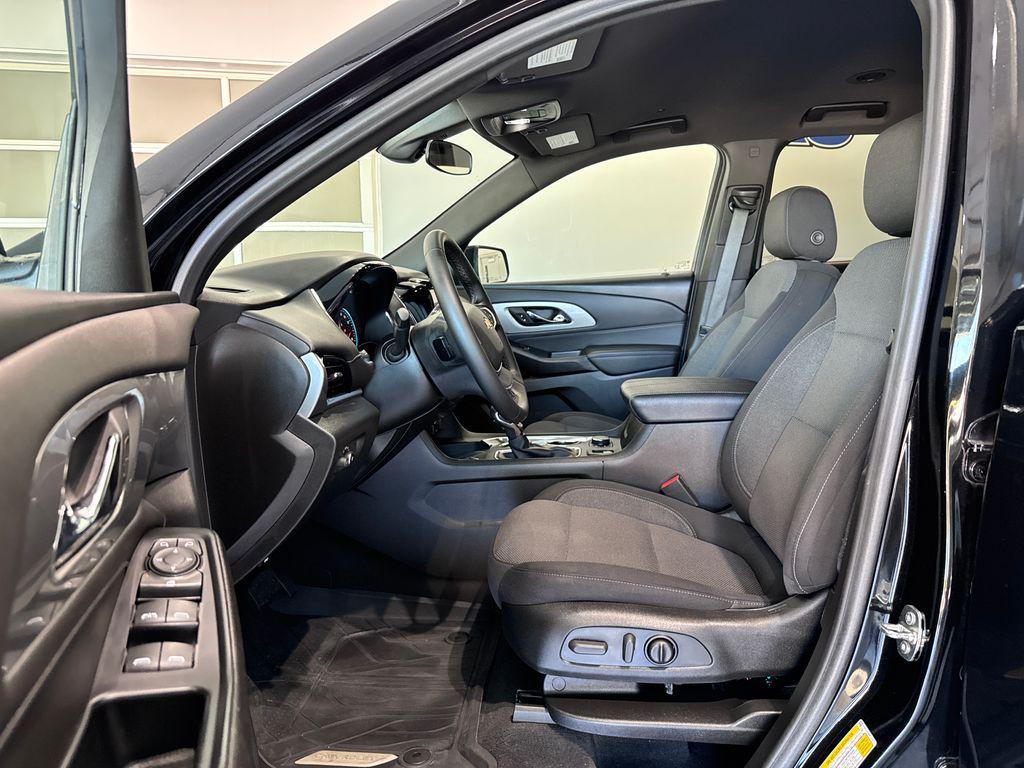 used 2023 Chevrolet Traverse car, priced at $32,987