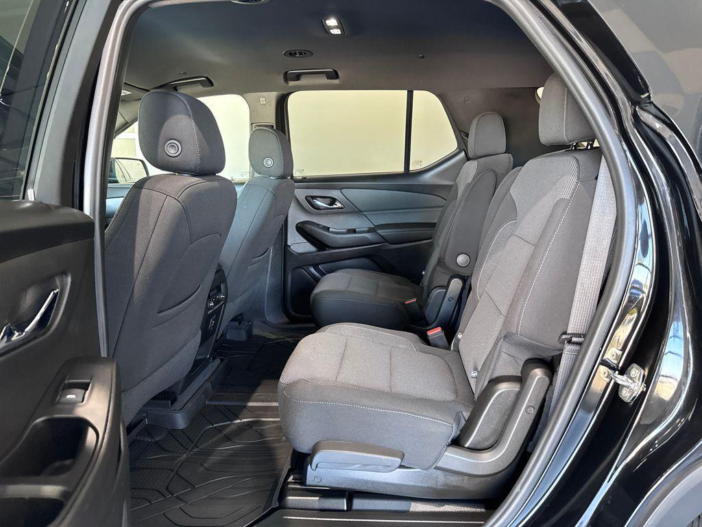 used 2023 Chevrolet Traverse car, priced at $32,987