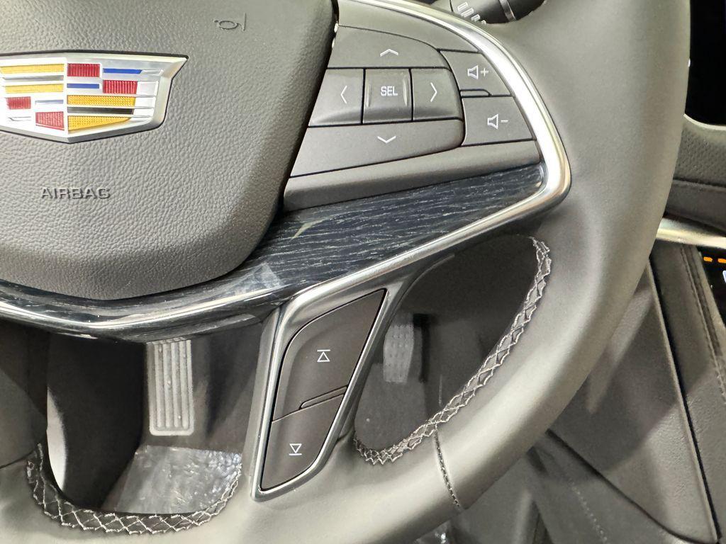 new 2025 Cadillac XT5 car, priced at $57,865