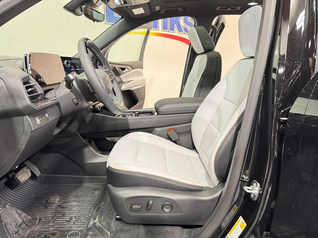 new 2025 Chevrolet Traverse car, priced at $61,915