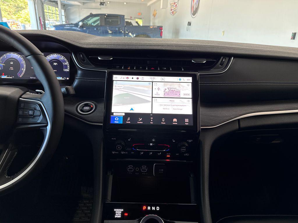 used 2025 Jeep Grand Cherokee L car, priced at $45,987