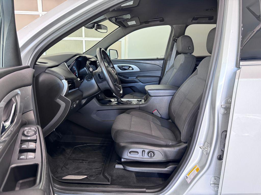 used 2022 Chevrolet Traverse car, priced at $24,487