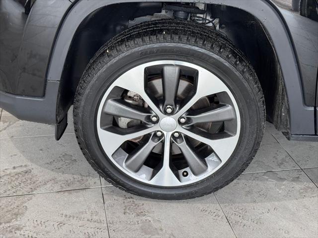 used 2022 Jeep Cherokee car, priced at $28,487