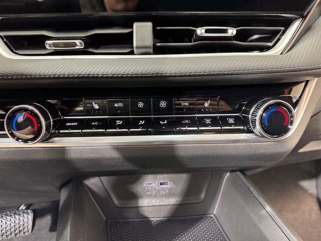 new 2026 Chevrolet Equinox car, priced at $33,566
