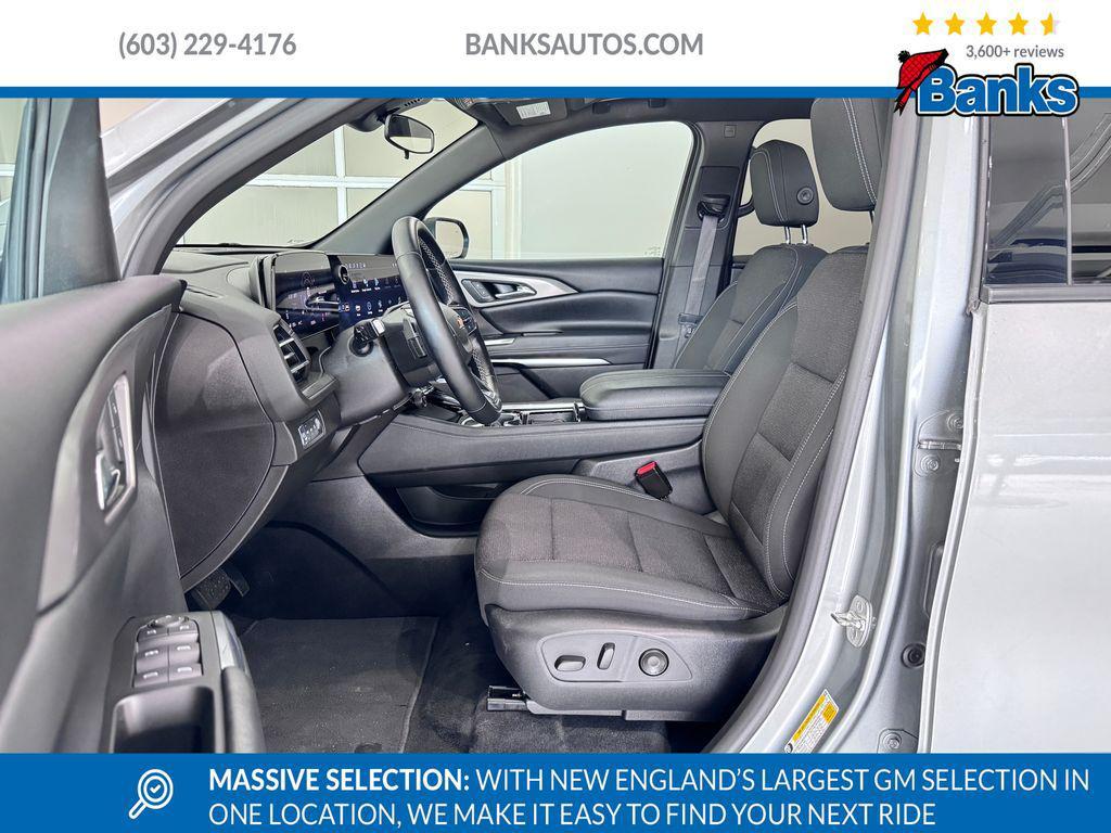 used 2024 Chevrolet Traverse car, priced at $39,987