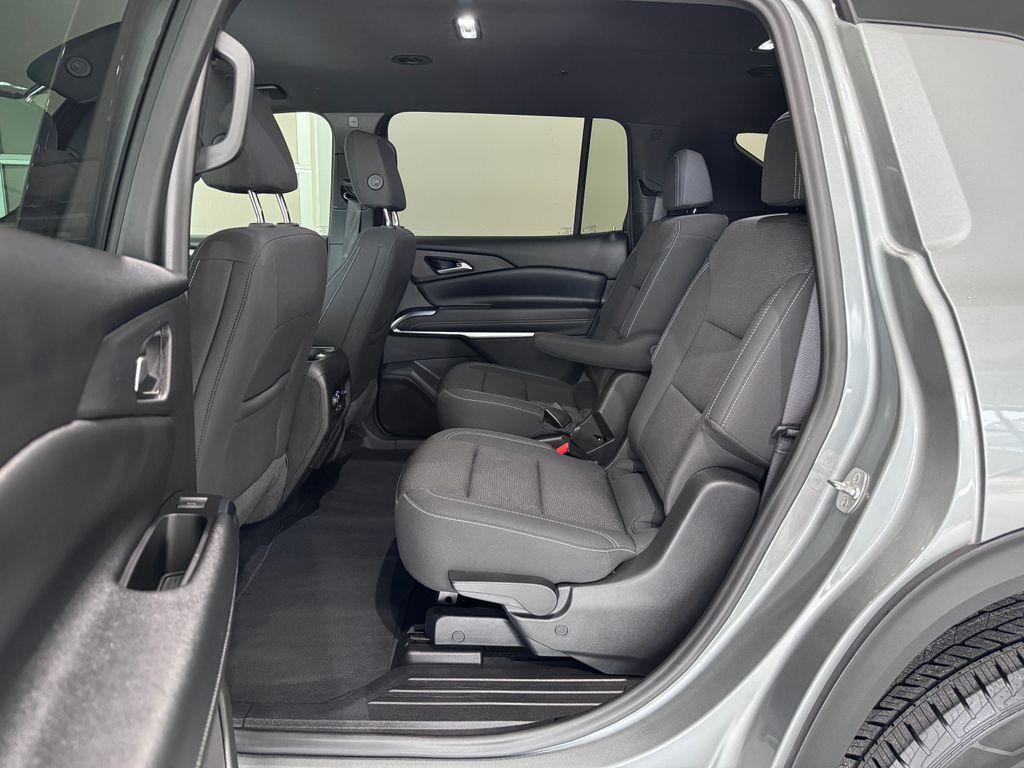 used 2024 Chevrolet Traverse car, priced at $39,987