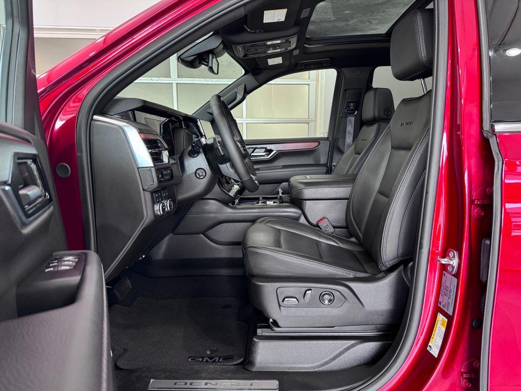 used 2025 GMC Yukon car, priced at $79,987