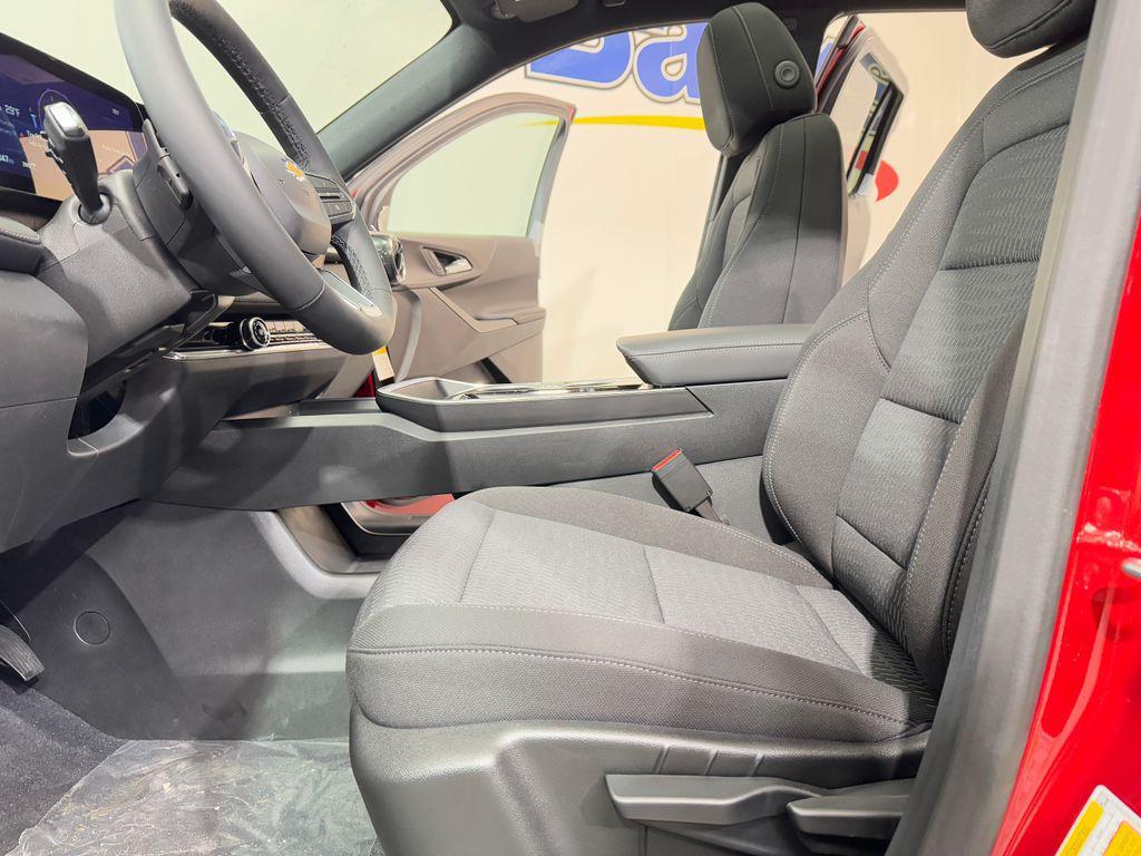 new 2025 Chevrolet Equinox car, priced at $32,980