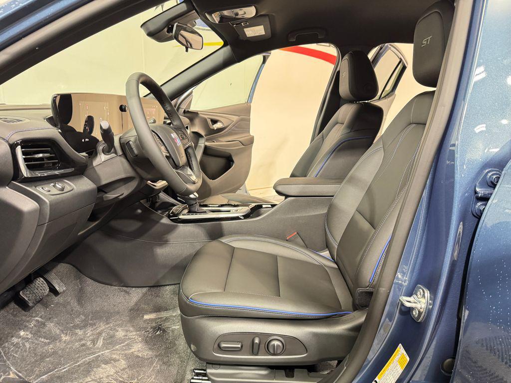 new 2025 Buick Envista car, priced at $28,639