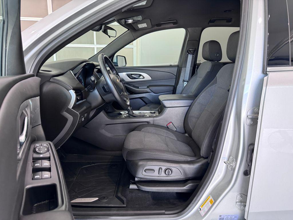 used 2022 Chevrolet Traverse car, priced at $22,487
