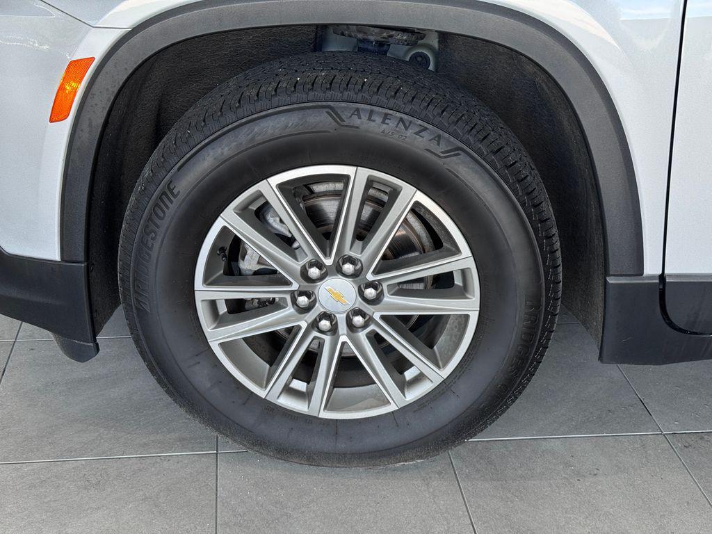used 2022 Chevrolet Traverse car, priced at $22,487