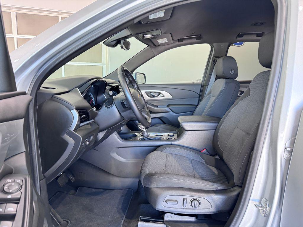 used 2022 Chevrolet Traverse car, priced at $24,487