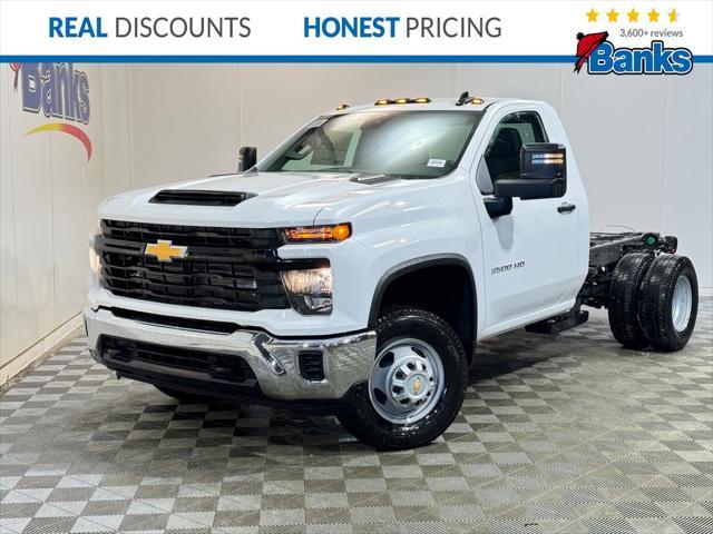 new 2025 Chevrolet Silverado 3500 car, priced at $61,718