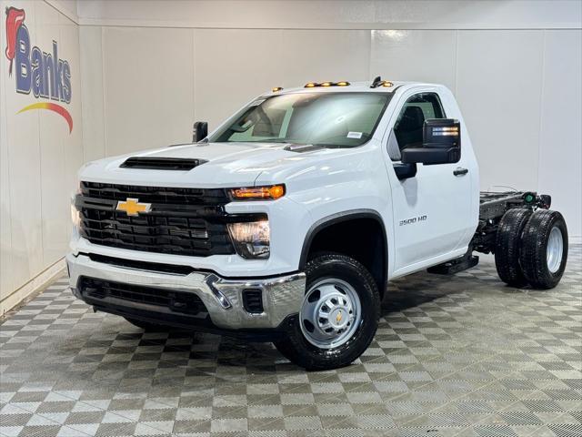 new 2025 Chevrolet Silverado 3500 car, priced at $61,718