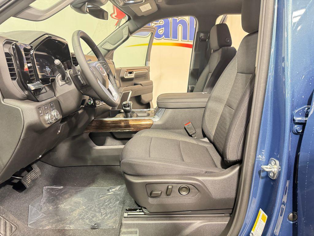 new 2025 GMC Sierra 1500 car, priced at $53,280