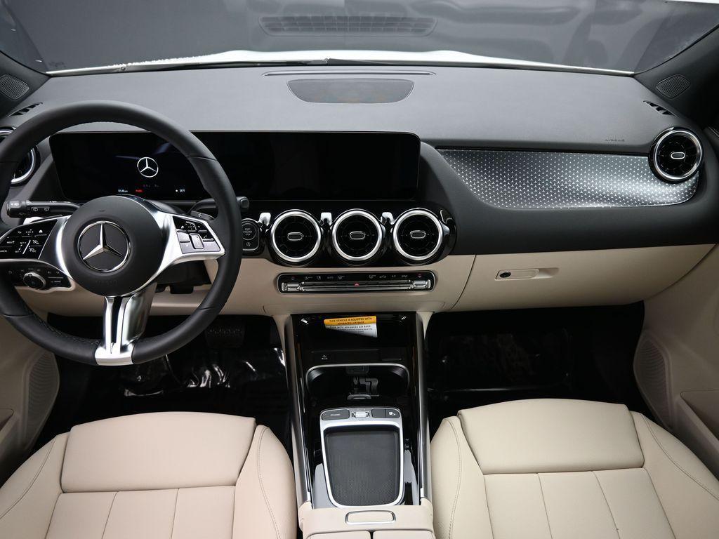 new 2025 Mercedes-Benz GLA 250 car, priced at $44,250