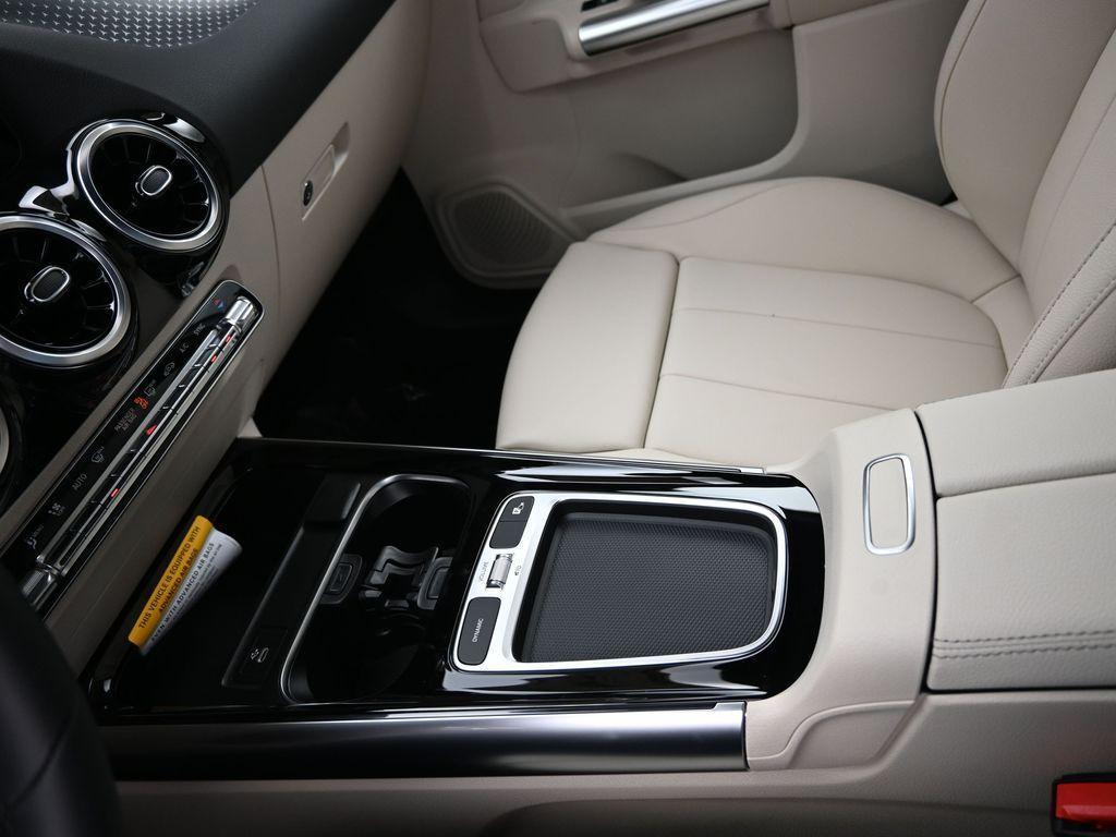 new 2025 Mercedes-Benz GLA 250 car, priced at $44,250
