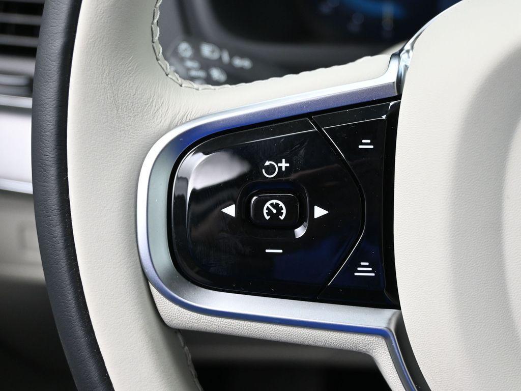 new 2025 Volvo XC90 car, priced at $57,705