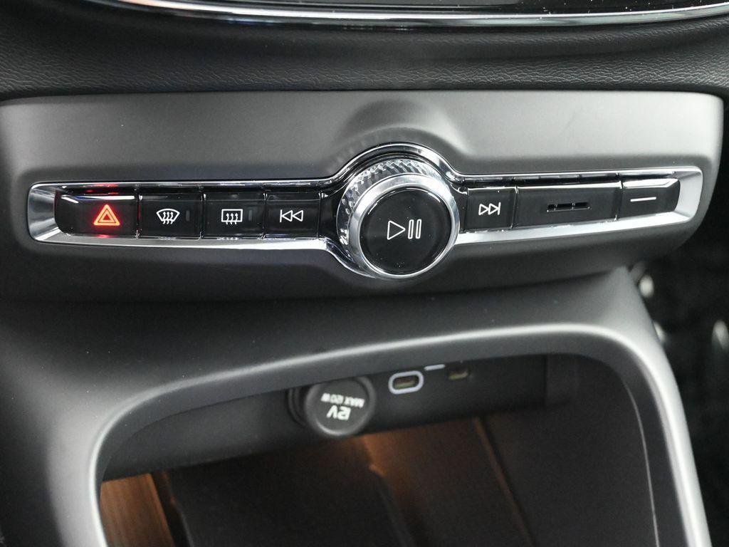 new 2025 Volvo XC40 car, priced at $51,565