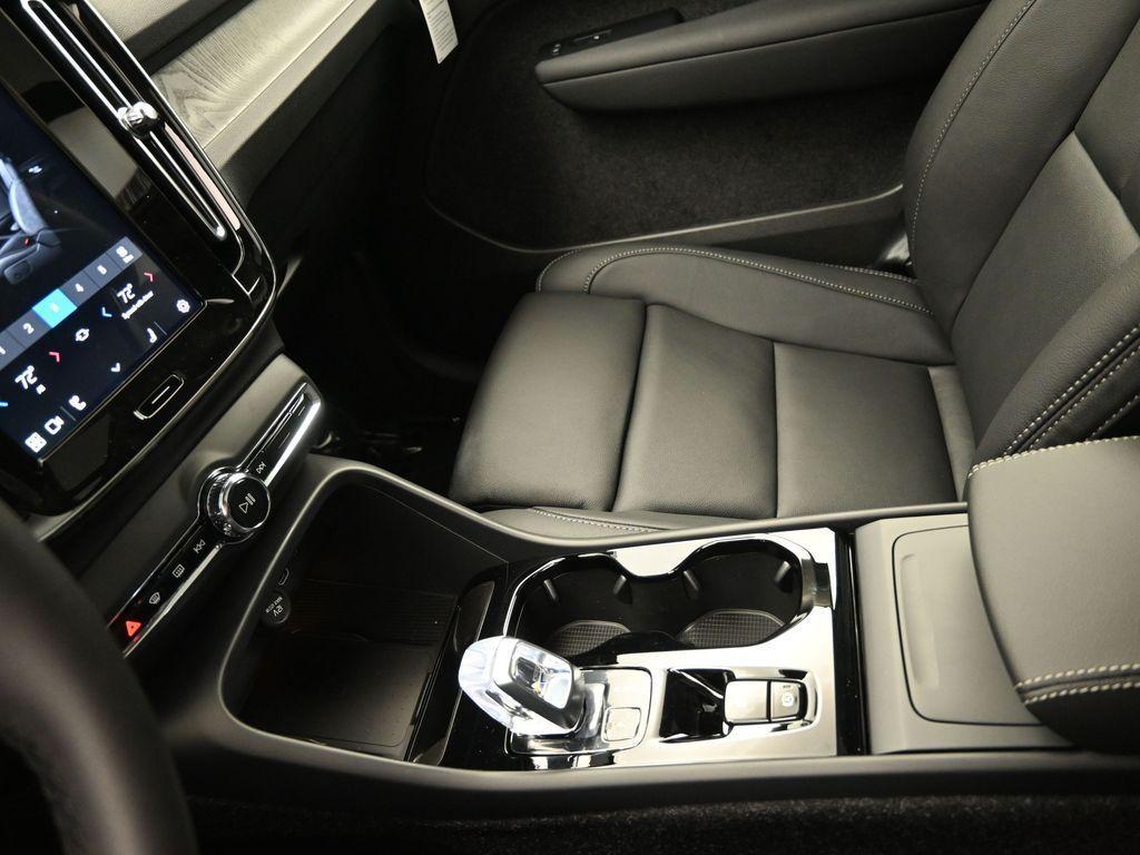 new 2025 Volvo XC40 car, priced at $51,565