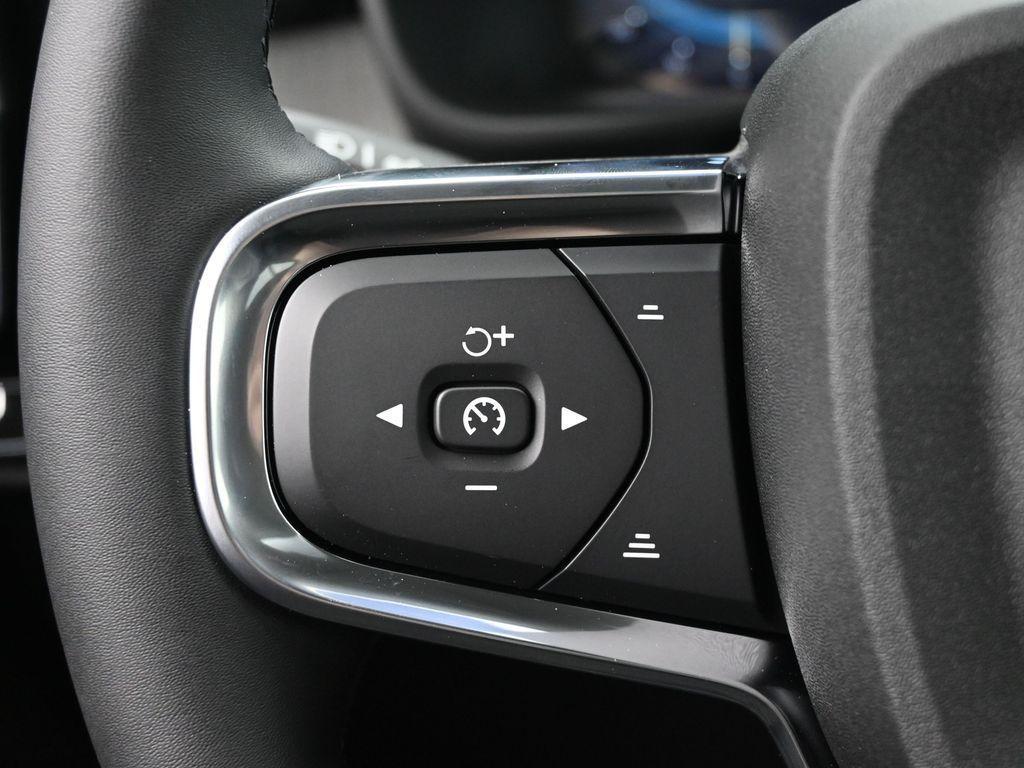 new 2025 Volvo XC40 car, priced at $51,565