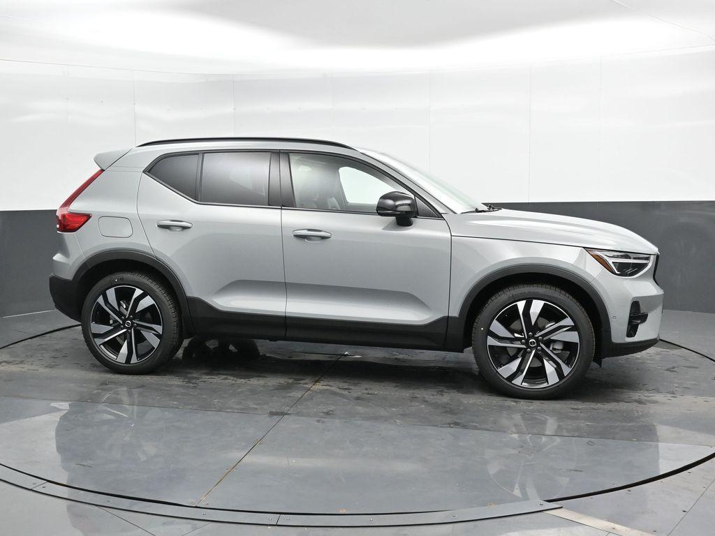new 2025 Volvo XC40 car, priced at $51,565