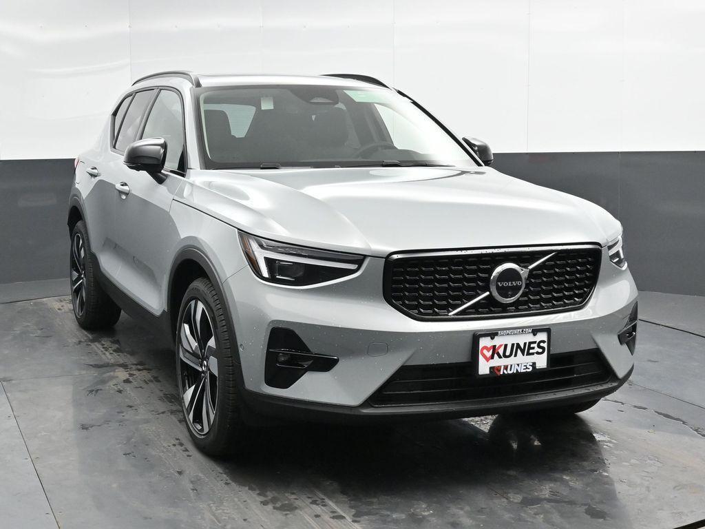 new 2025 Volvo XC40 car, priced at $51,565