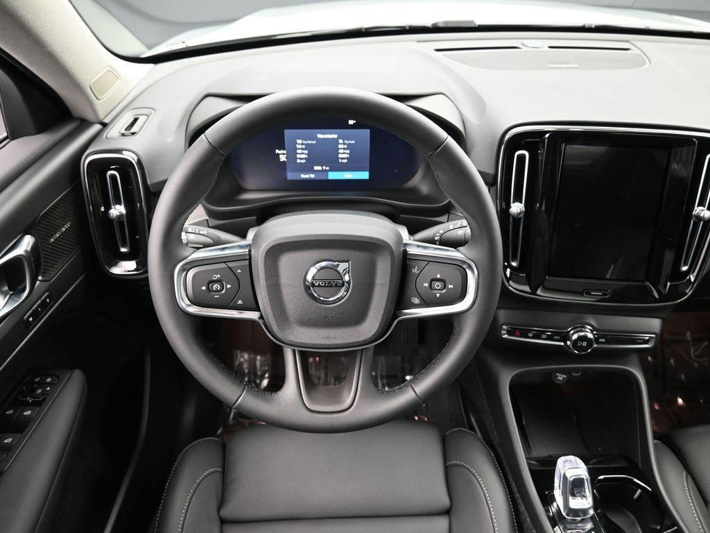 new 2025 Volvo XC40 car, priced at $51,565