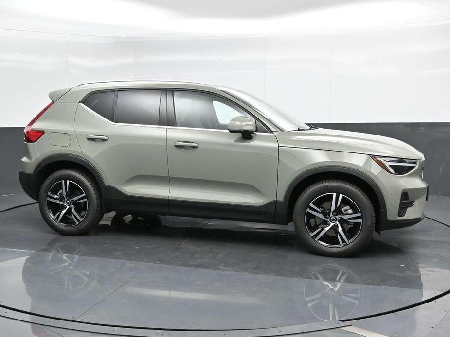 new 2025 Volvo XC40 car, priced at $41,995