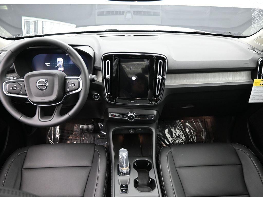 new 2025 Volvo XC40 car, priced at $45,035