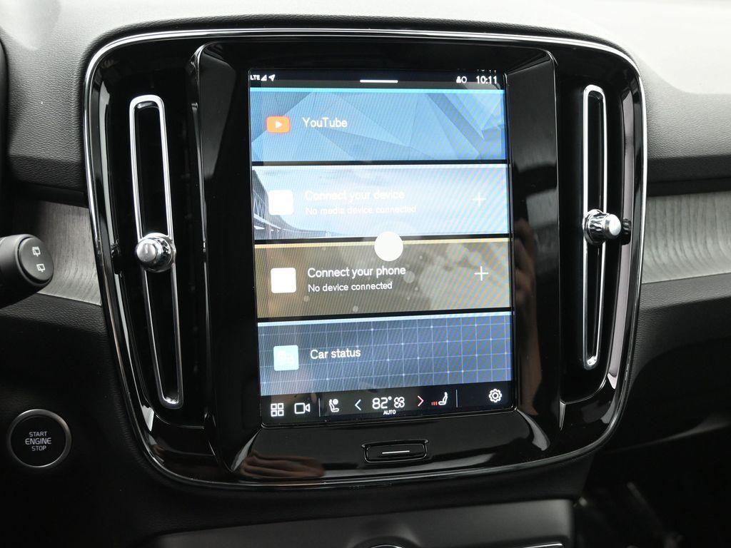 new 2025 Volvo XC40 car, priced at $45,035