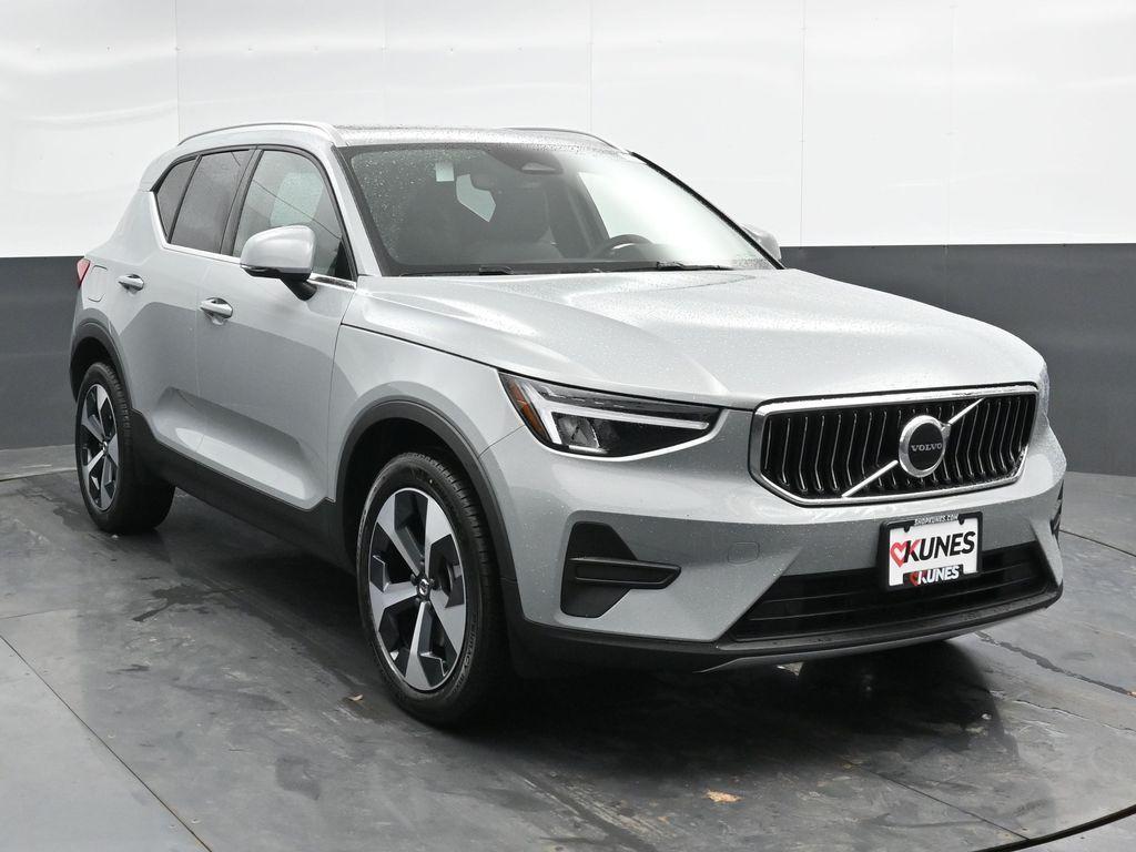 new 2025 Volvo XC40 car, priced at $45,035
