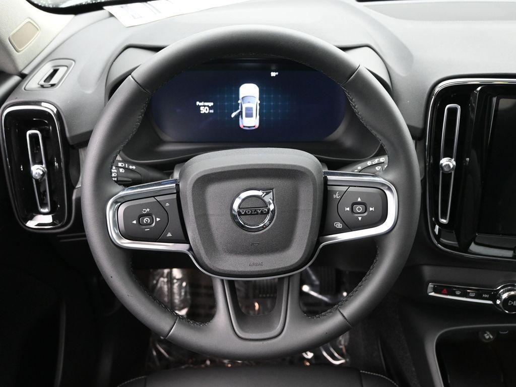new 2025 Volvo XC40 car, priced at $45,035