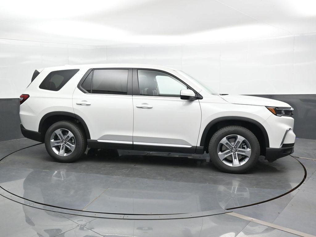 new 2025 Honda Pilot car, priced at $47,550